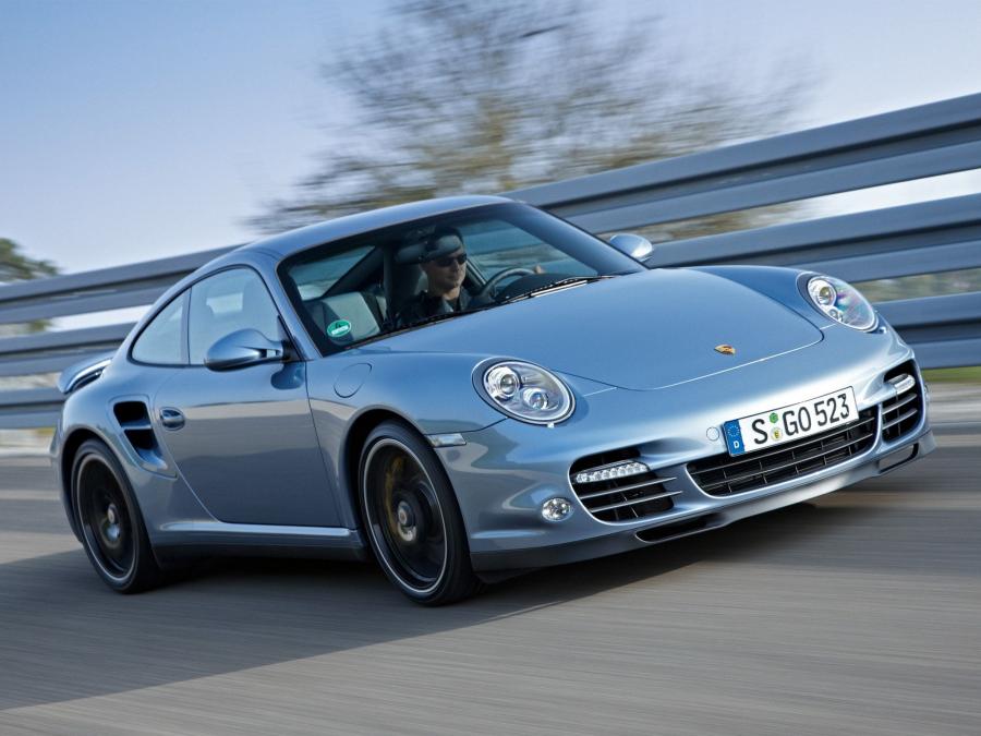  Porsche 911 Turbo S 2010 года  (фото 17 из 31)